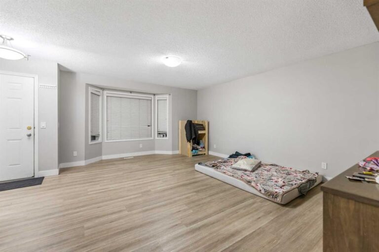 59 Saddlemont Manor NE