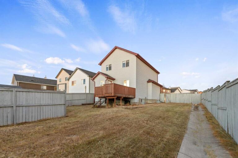 59 Saddlemont Manor NE