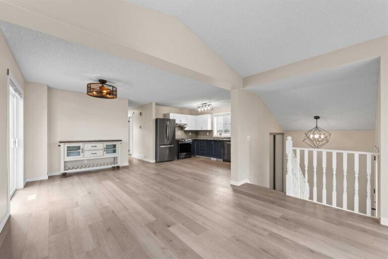 7136 Laguna Way NE