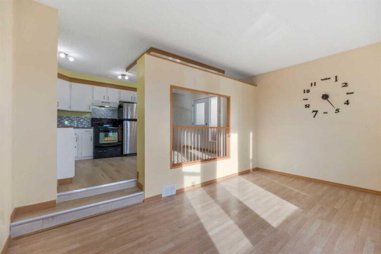 124 Falwood Crescent NE