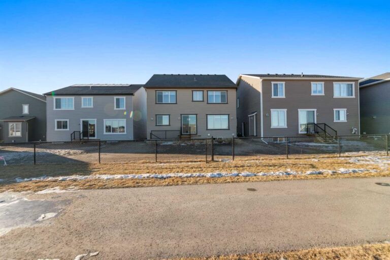1116 Southwinds Green SW