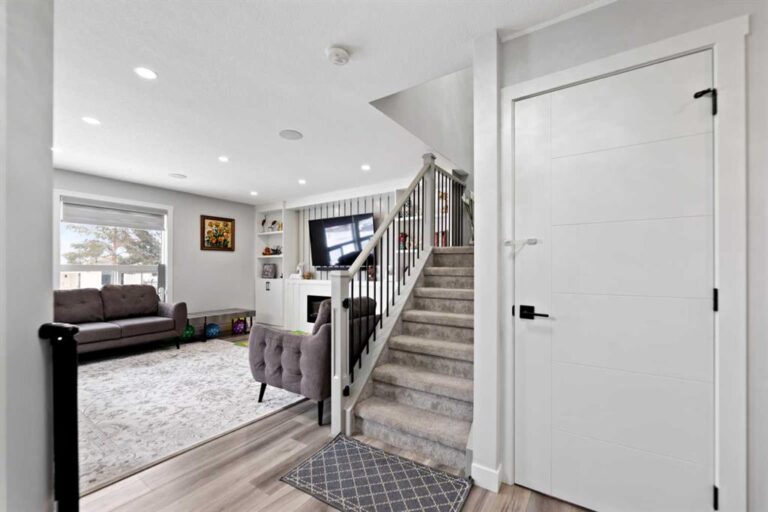 313 Falwood Way NE