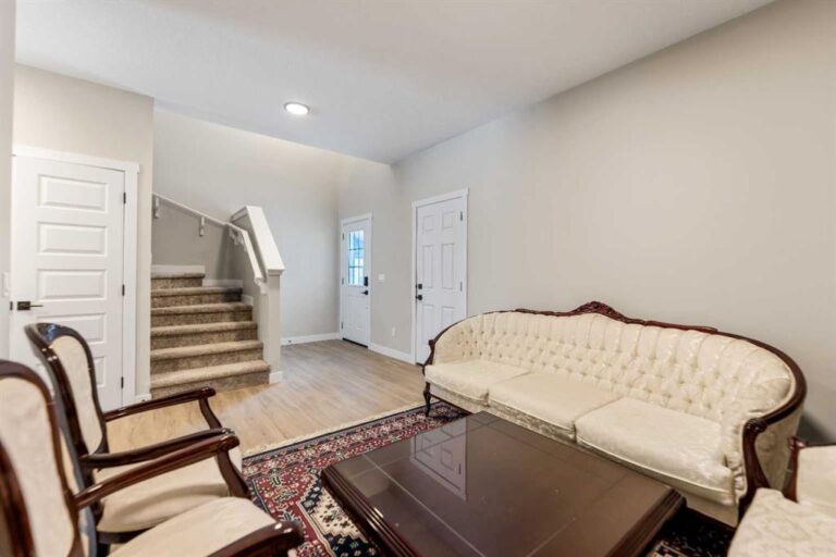 388 Homestead Grove NE