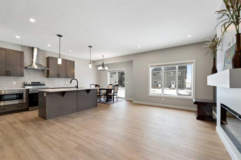 388 Homestead Grove NE