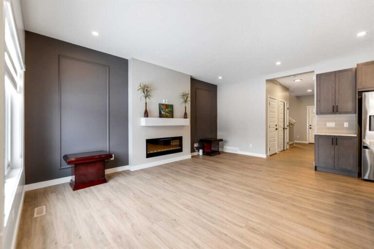 388 Homestead Grove NE