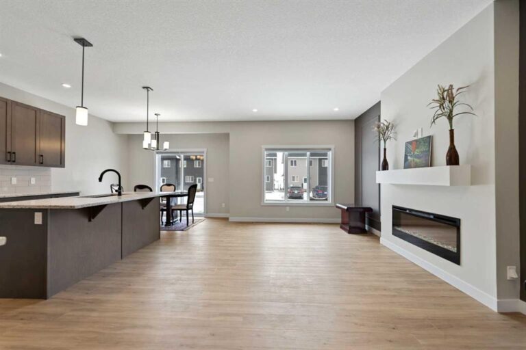 388 Homestead Grove NE