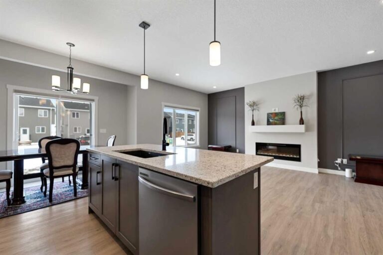388 Homestead Grove NE