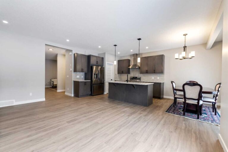 388 Homestead Grove NE