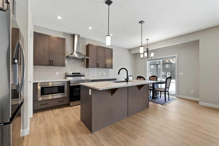 388 Homestead Grove NE
