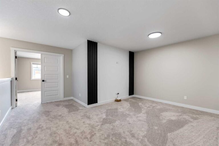 388 Homestead Grove NE
