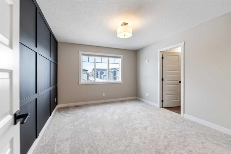 388 Homestead Grove NE
