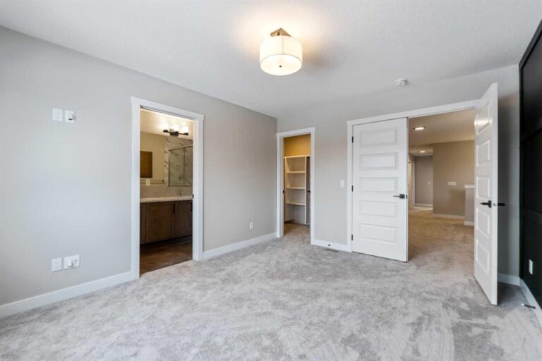388 Homestead Grove NE