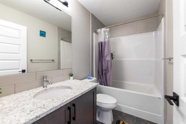 388 Homestead Grove NE