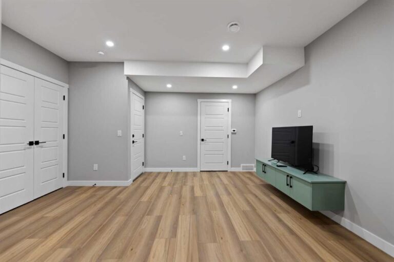 388 Homestead Grove NE