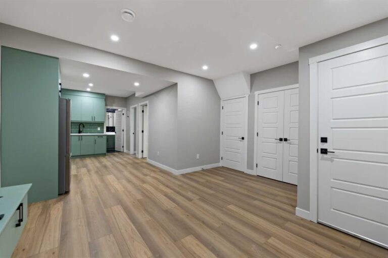 388 Homestead Grove NE