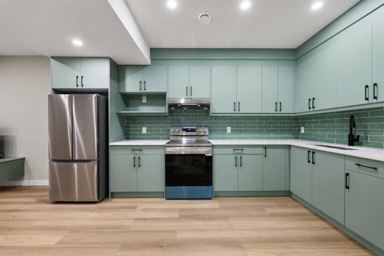 388 Homestead Grove NE