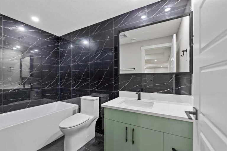 388 Homestead Grove NE