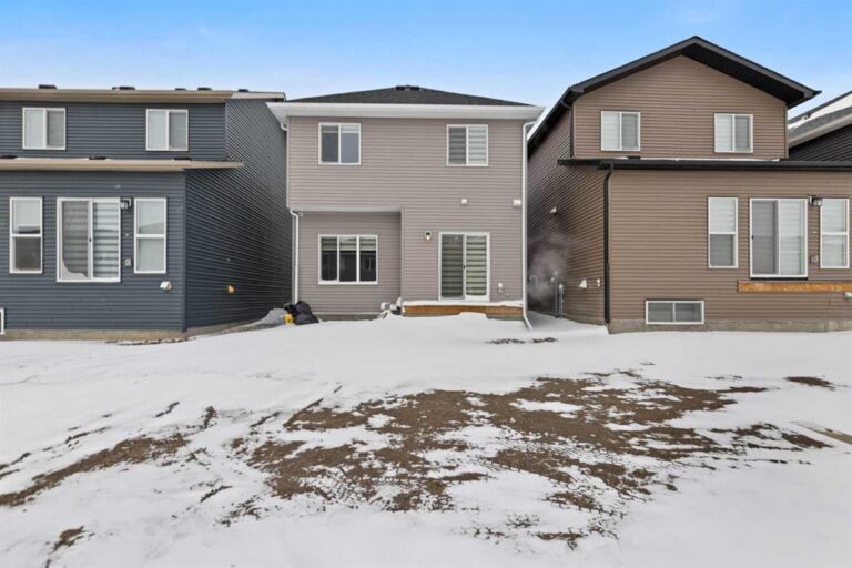 388 Homestead Grove NE