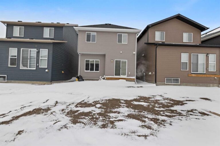 388 Homestead Grove NE
