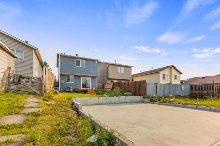 71 Martindale Court NE