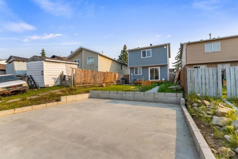 71 Martindale Court NE