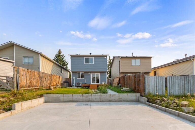 71 Martindale Court NE